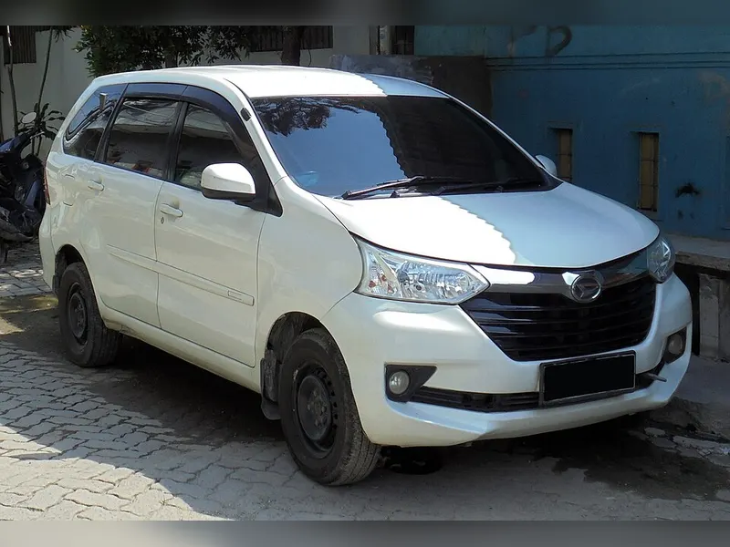 Foto ilustrasi Daihatsu Xenia R MT 2017 (model serupa, bukan unit yang diiklankan)