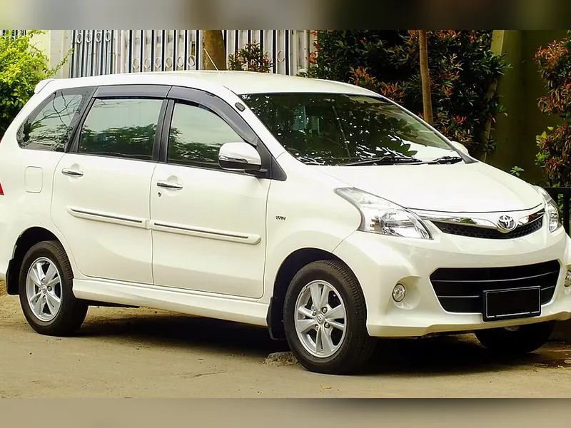 Foto ilustrasi Toyota Avanza Veloz MT 2013 (model serupa, bukan unit yang diiklankan)